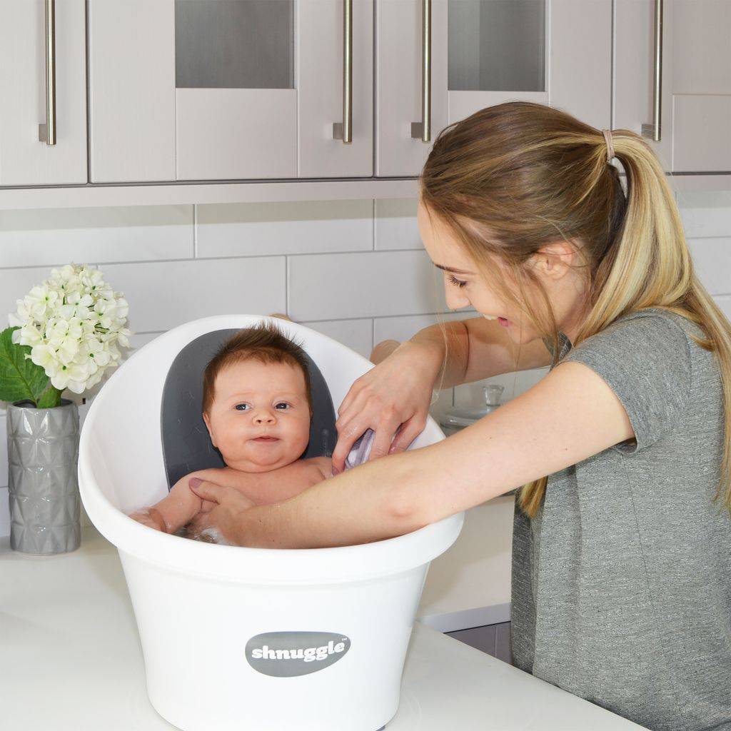 Shnuggle Baby Bath with Plug OR Folding Stand (012months)